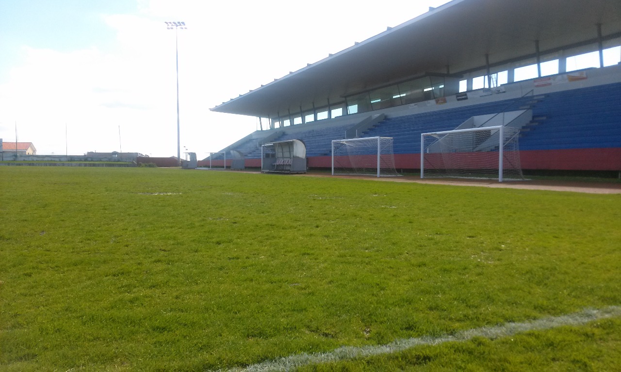 INICIO DAS OBRAS DE COLOCAÇÃO DE RELVADO SINTÉTICO :: Sport Club Castêlo da  Maia